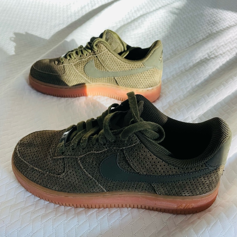 Air Force One army green women’s size 7 sample